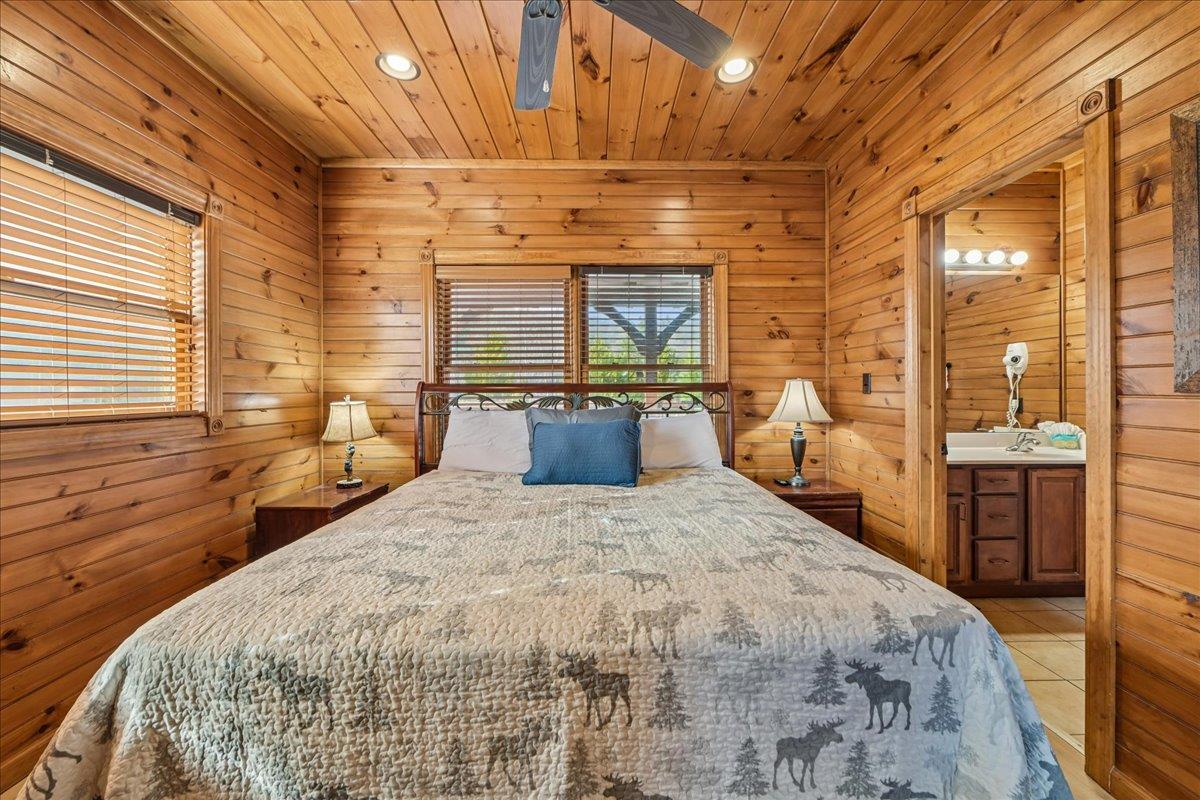 21Primary Bedroom