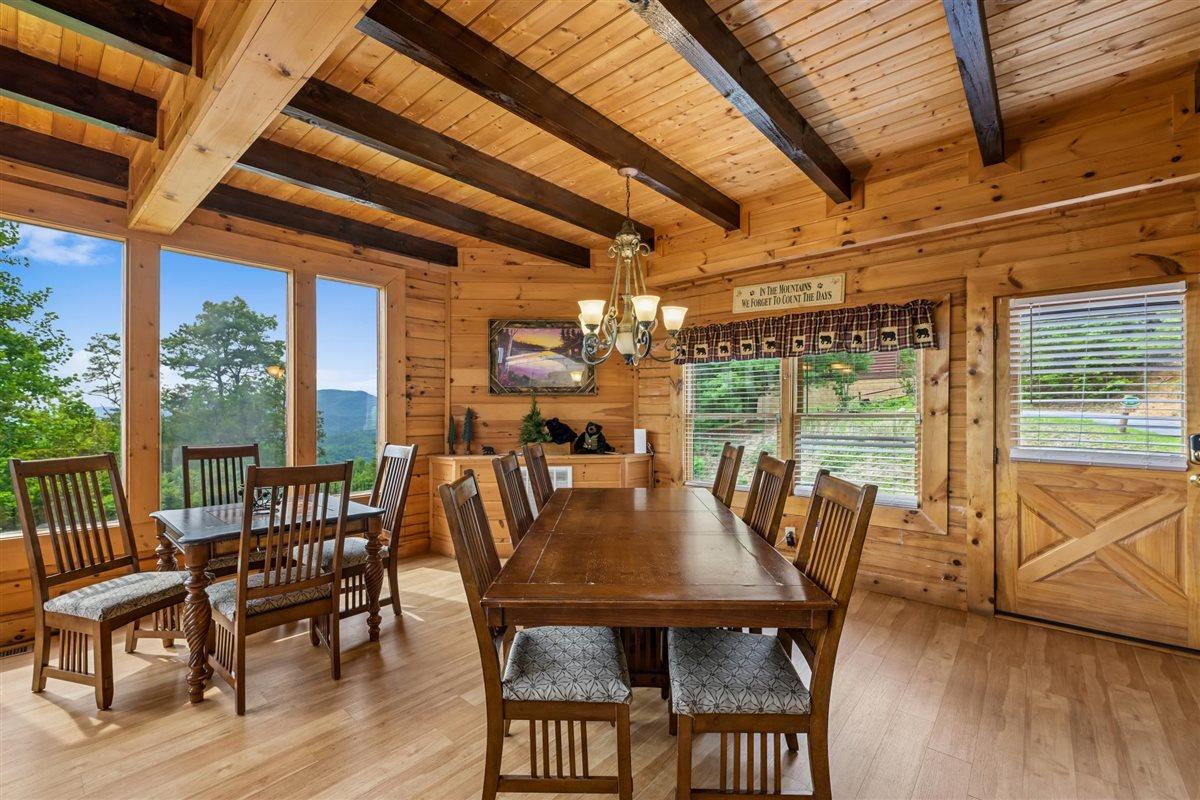 004Dining Room