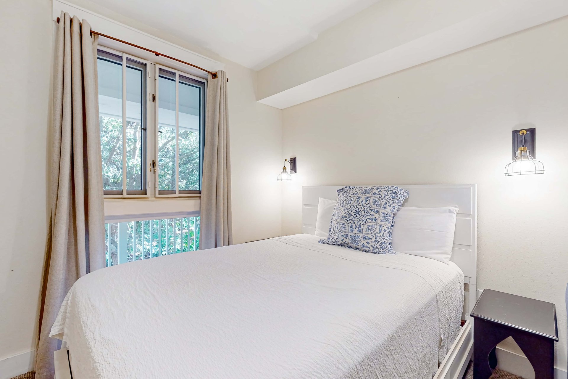 Baytowne Wharf  Pilot House 207 9