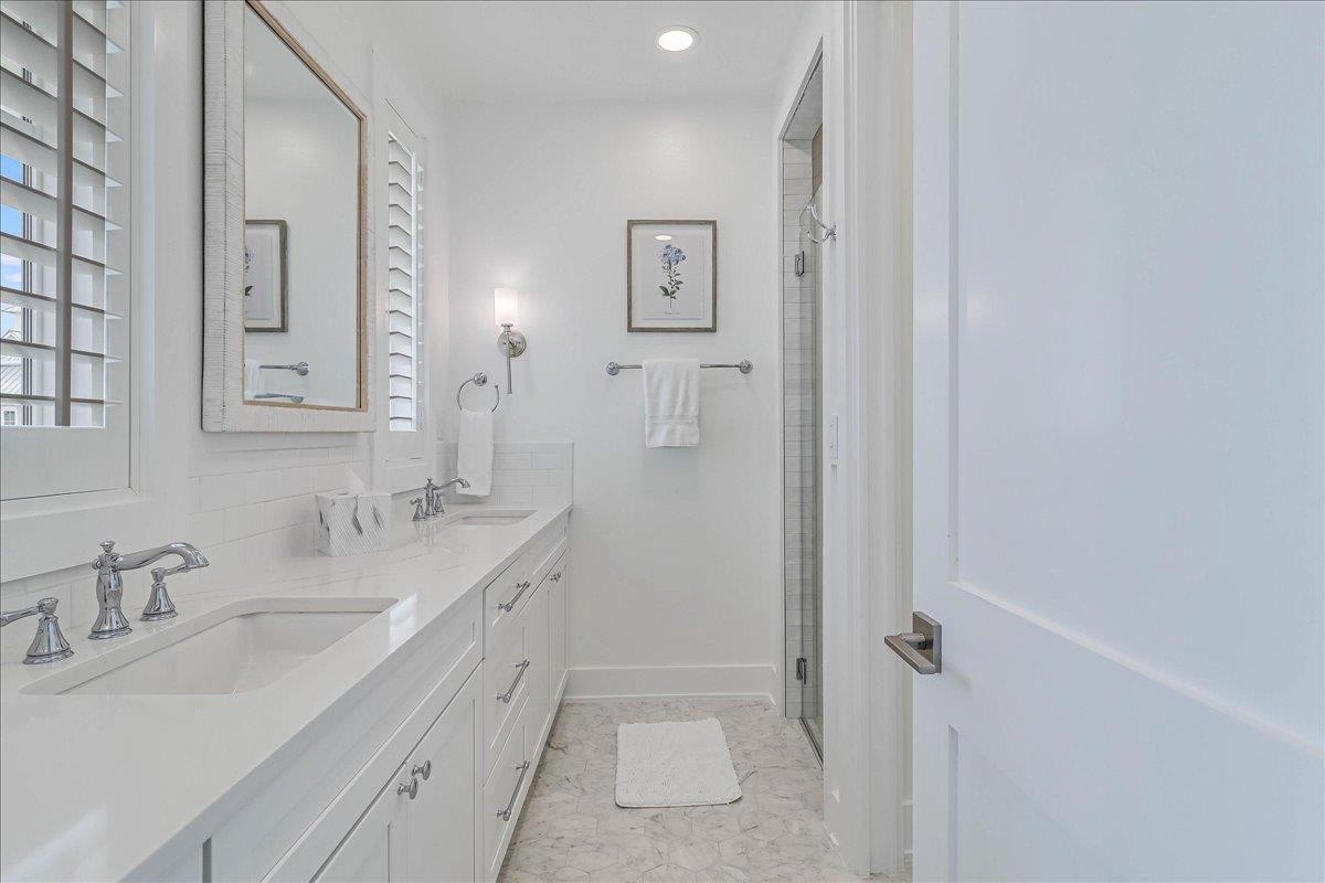 Second King Bathroom, 3rd Floor