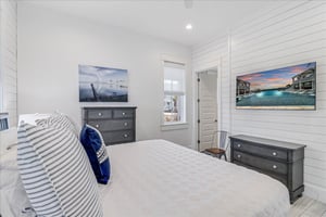 1st Floor King Bedroom