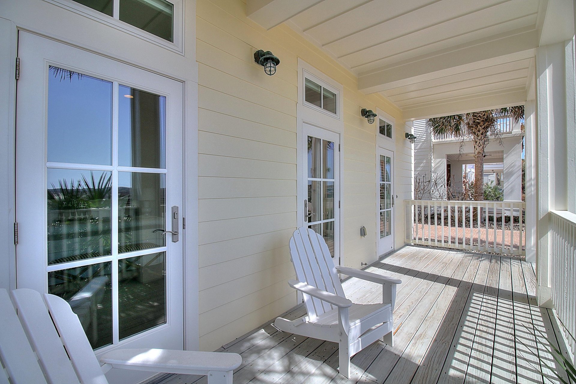 Front Porch, 1st Floor