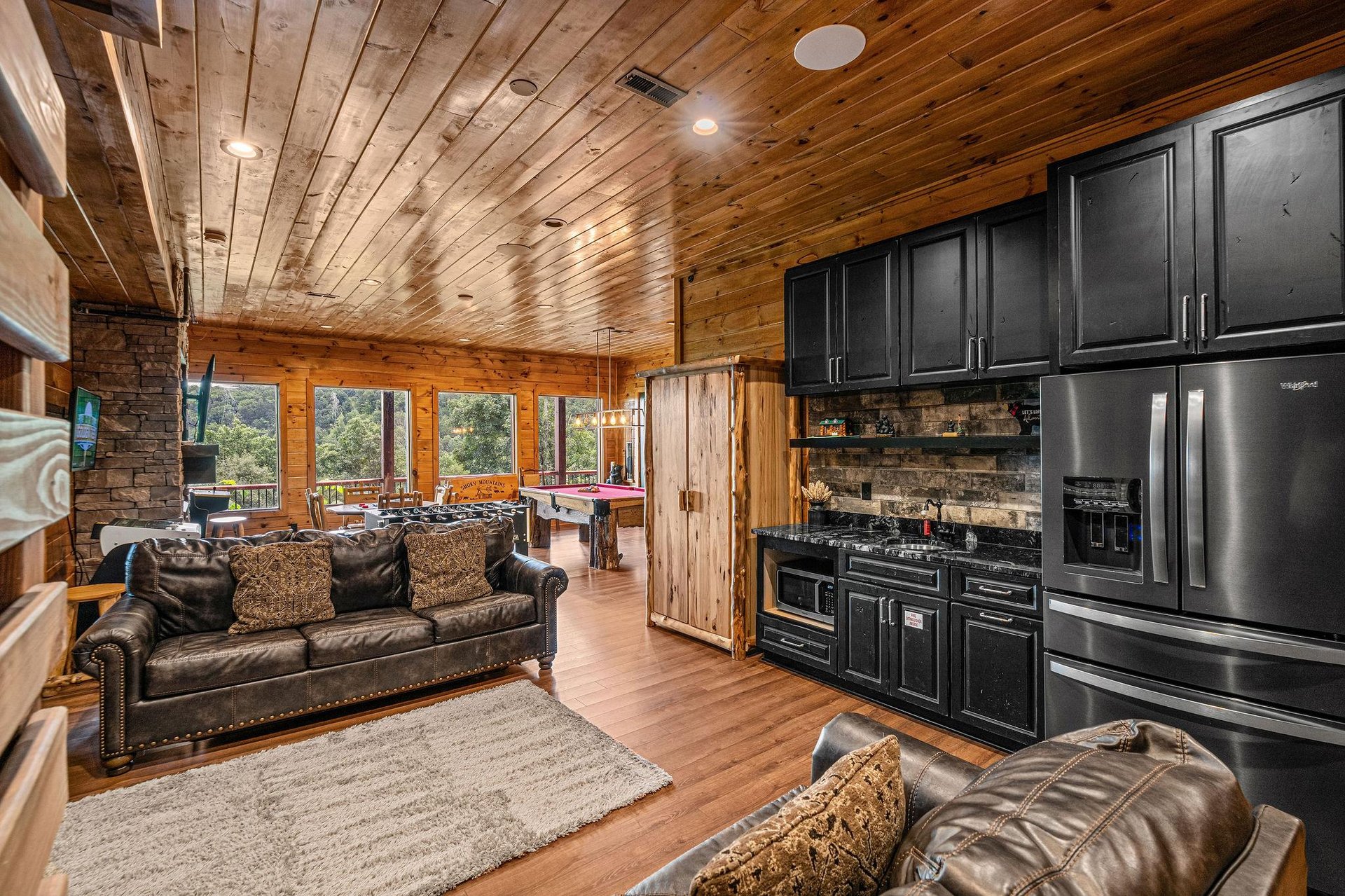 Kitchenette w seating