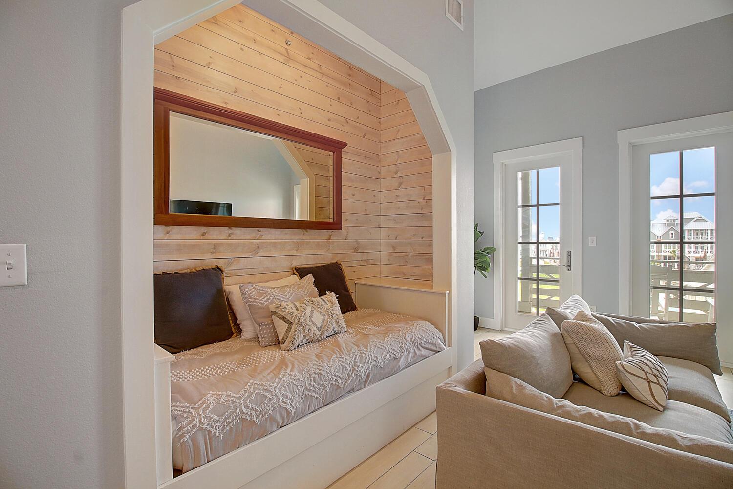 Twin Reading Nook, 1st Floor