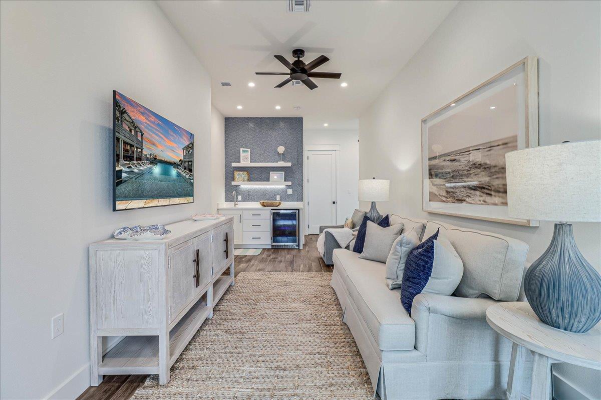 Secondary Living Area with Wet Bar, 1st Floor