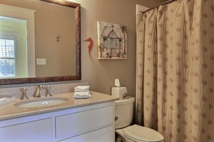 1st Floor King 1 Bathroom