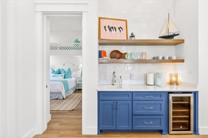 1st Floor, Wet Bar