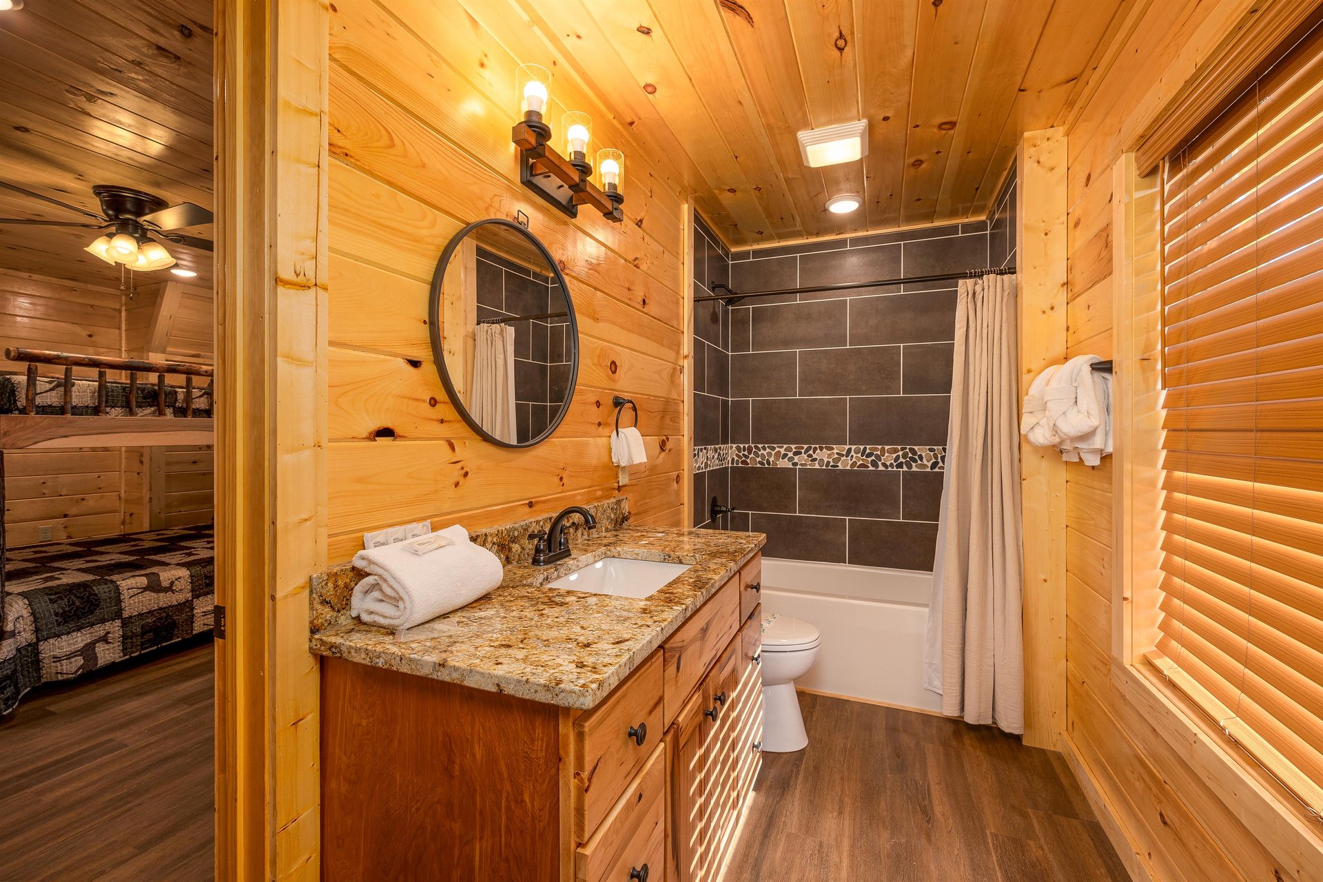 single vanity with tiled bathtub