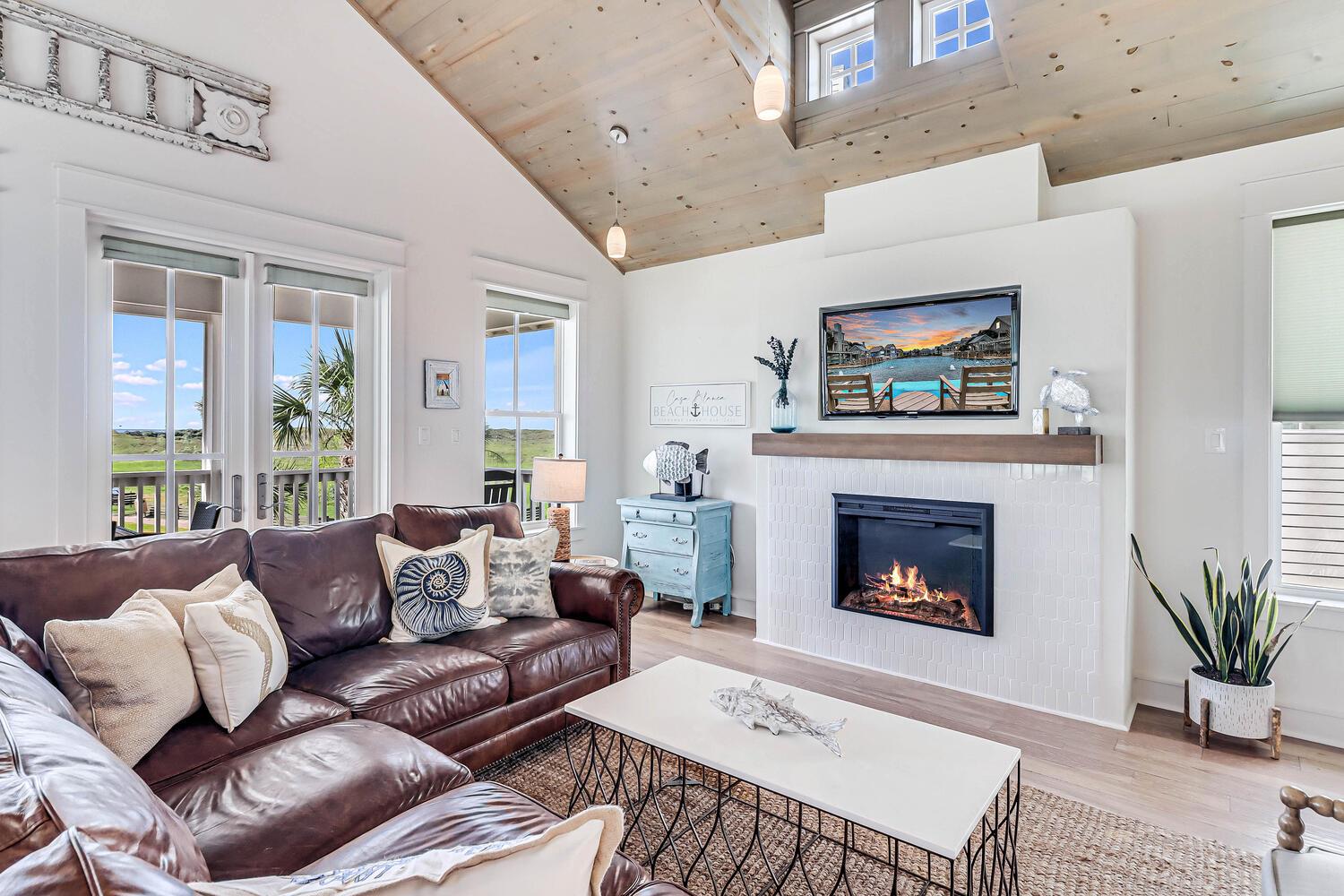 Main Living Area, 2nd Floor