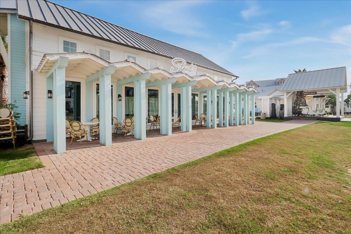 Stouts, onsite restaurant