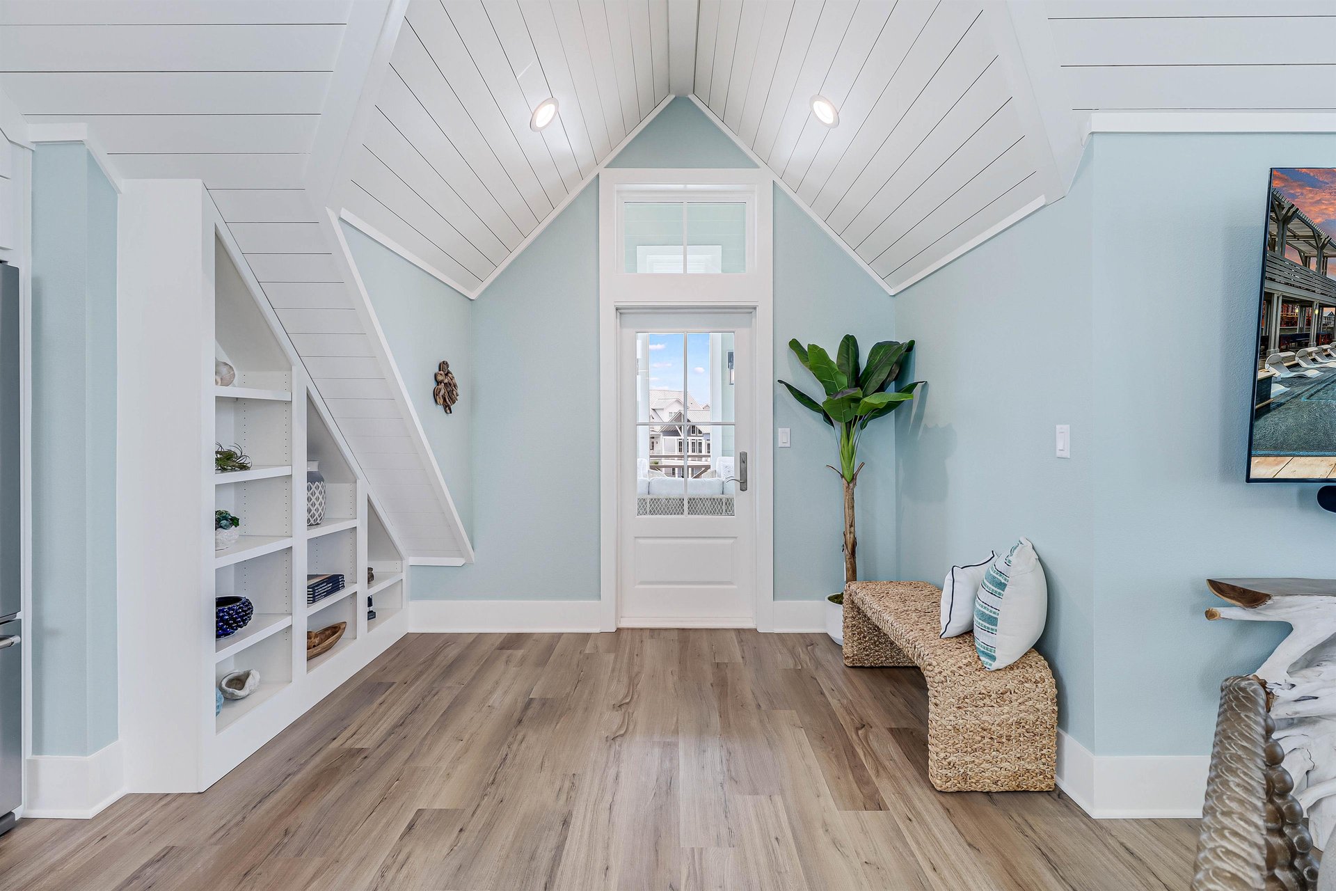 Lounge Balcony Entry, 3rd Floor