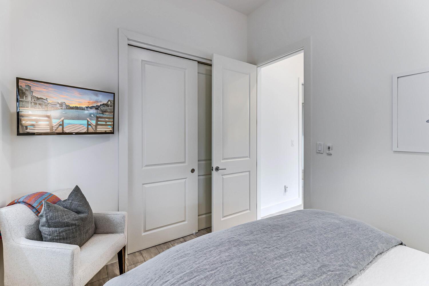 Queen Bedroom, 2nd Floor