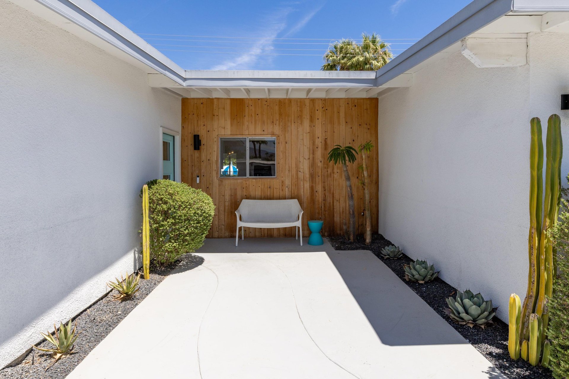 Welcome to The Modernist Retreat