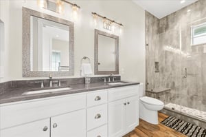 2nd Floor, First King Bathroom