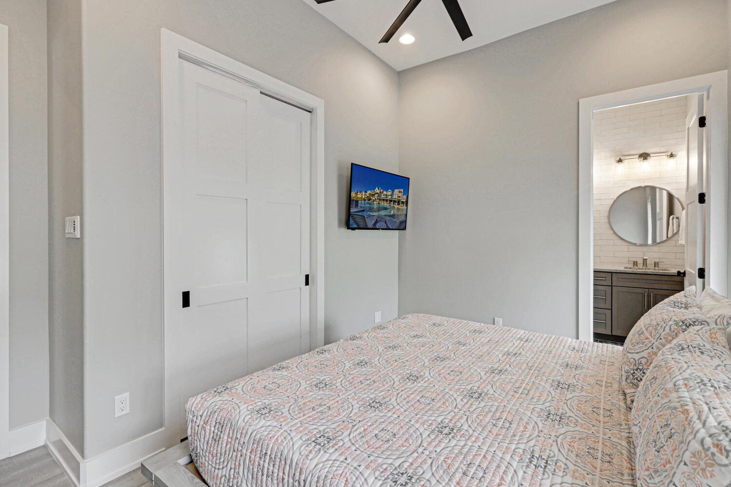 Primary King, 1st Floor