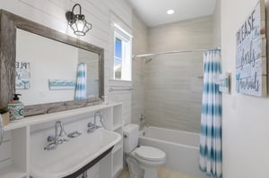 Shared Full Bathroom, 2nd Floor