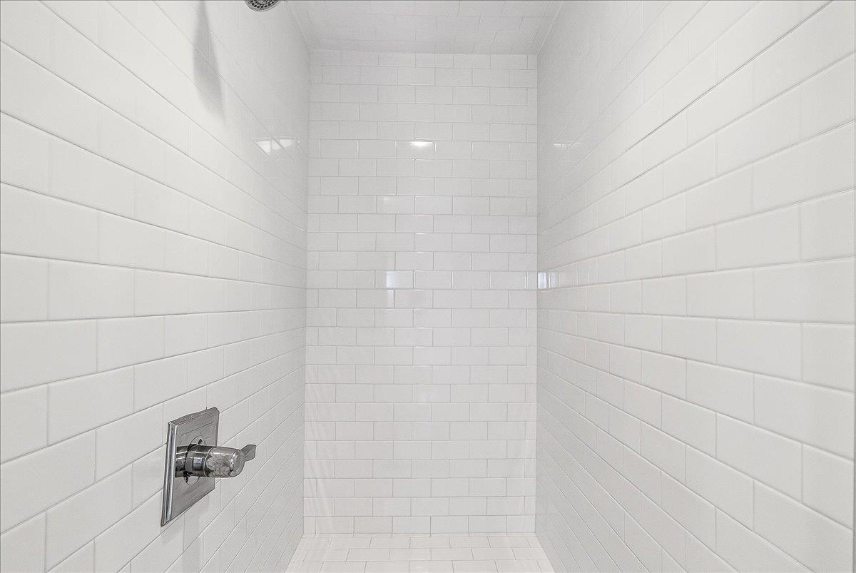 King Bathroom Shower