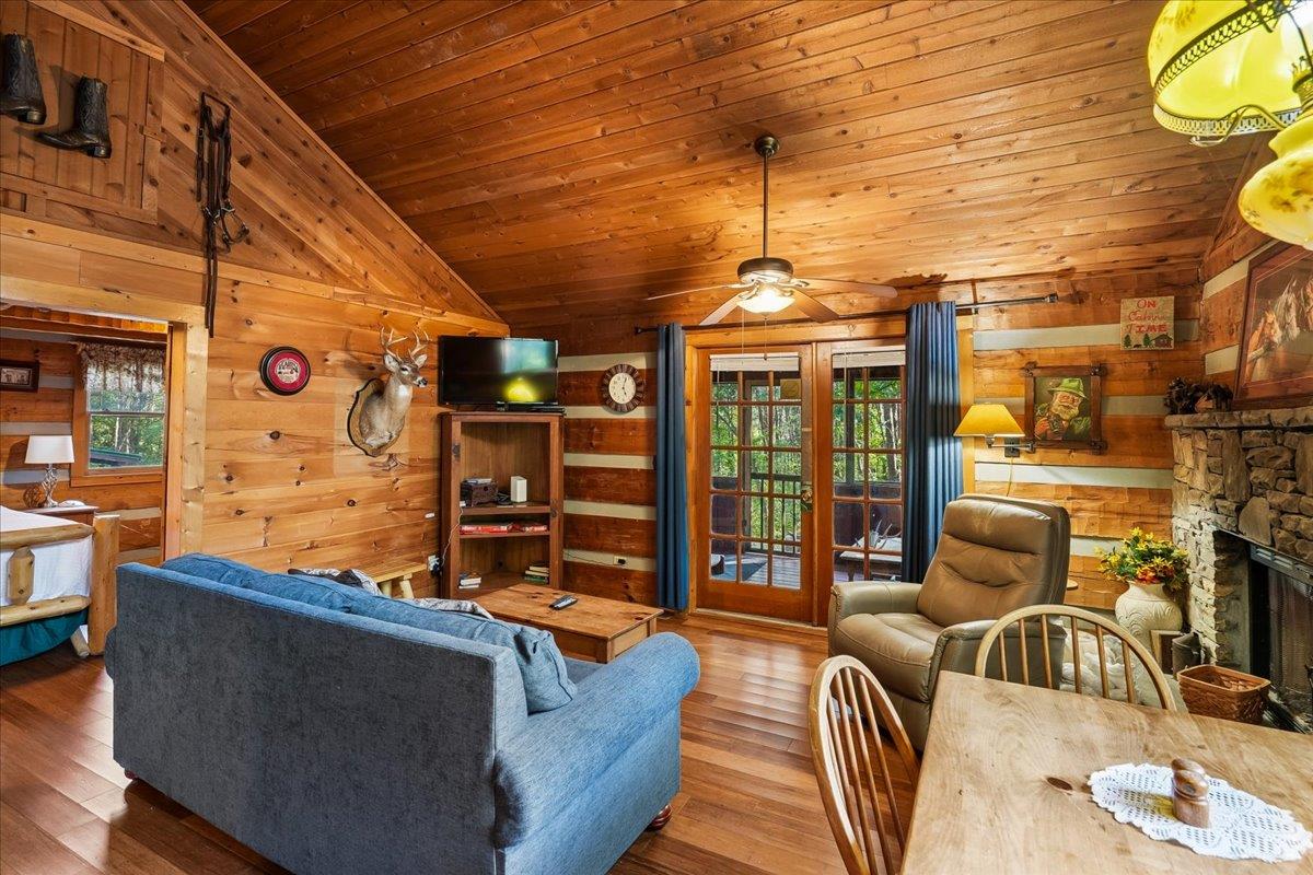 10Living Room