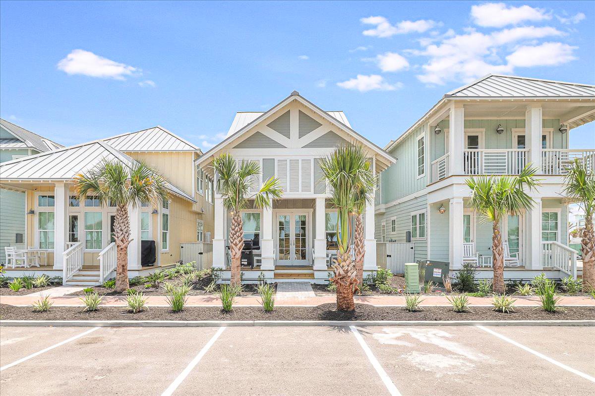 Latin Vibe, Back Exterior