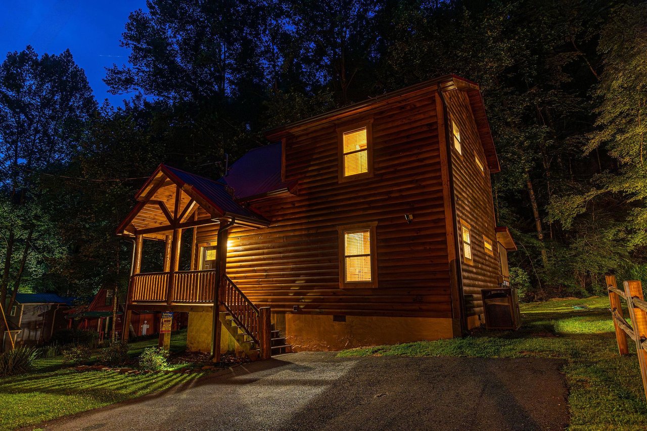Creekside Dream cabin night view