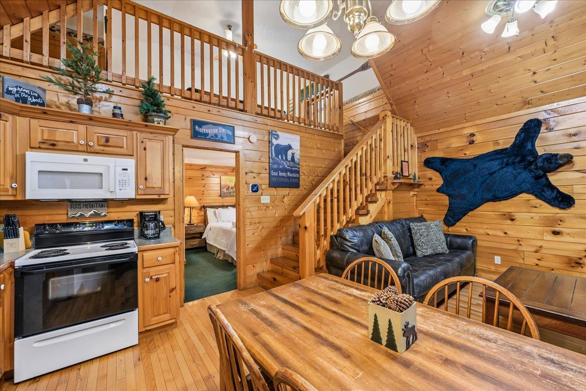 15Dining Room
