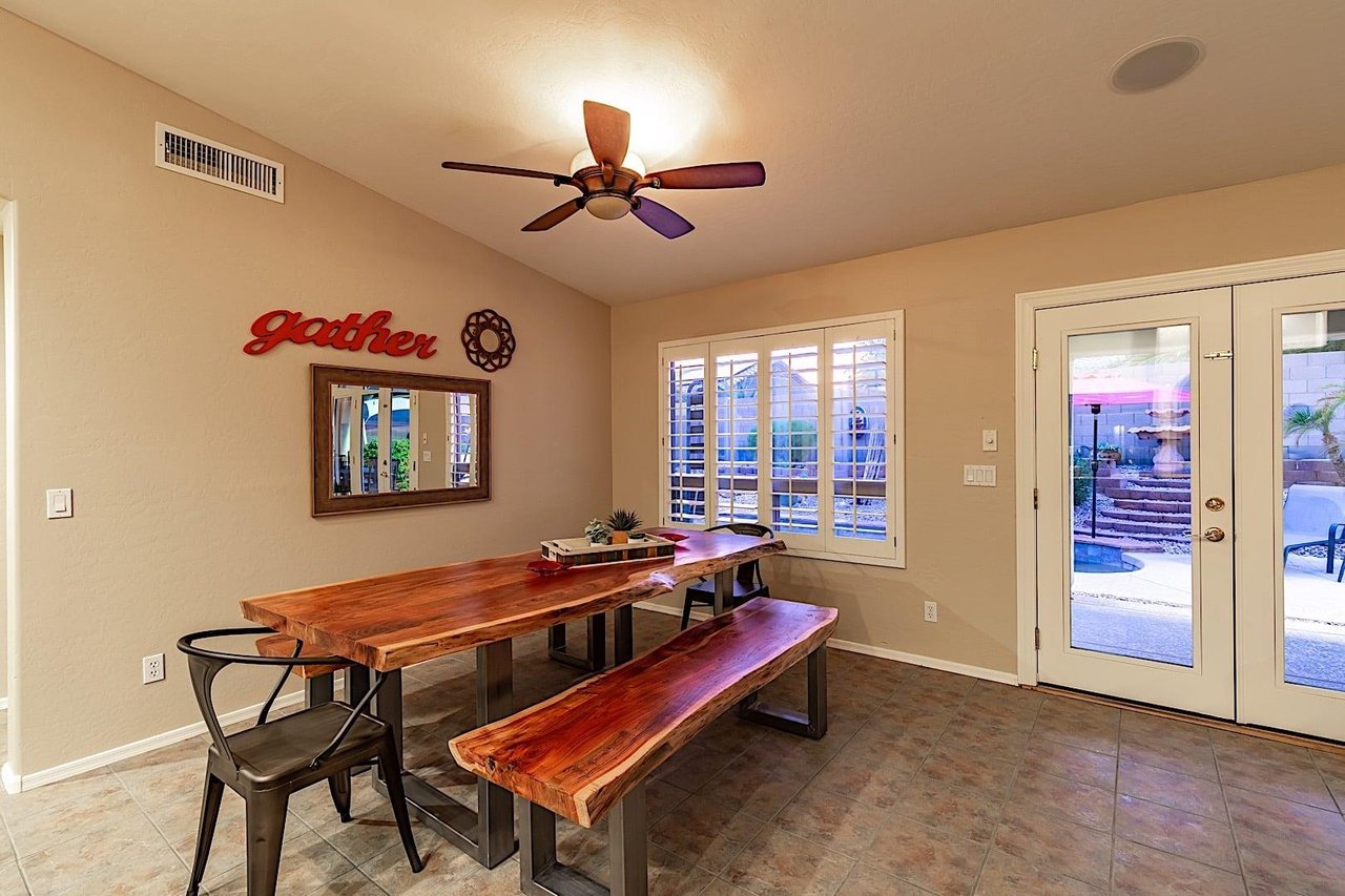 Bench seating at the dining table