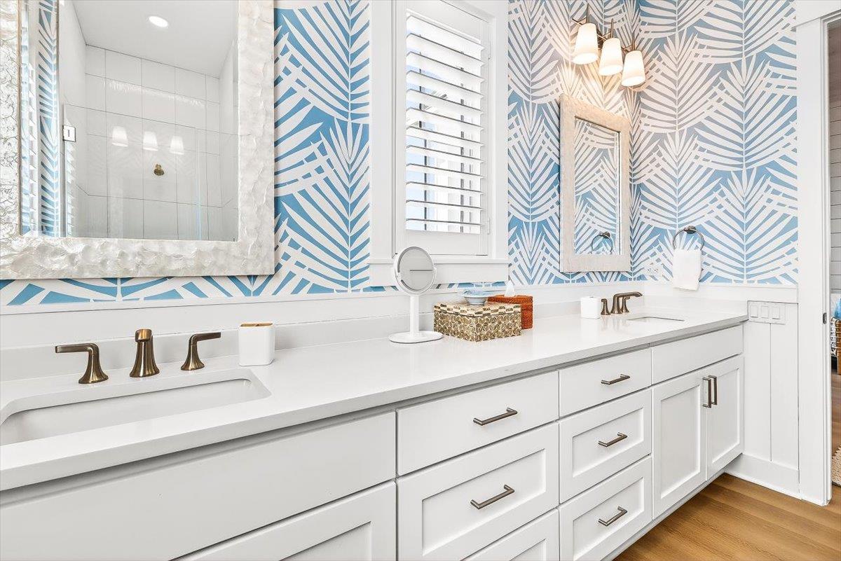 Primary King Bathroom, 2nd Floor