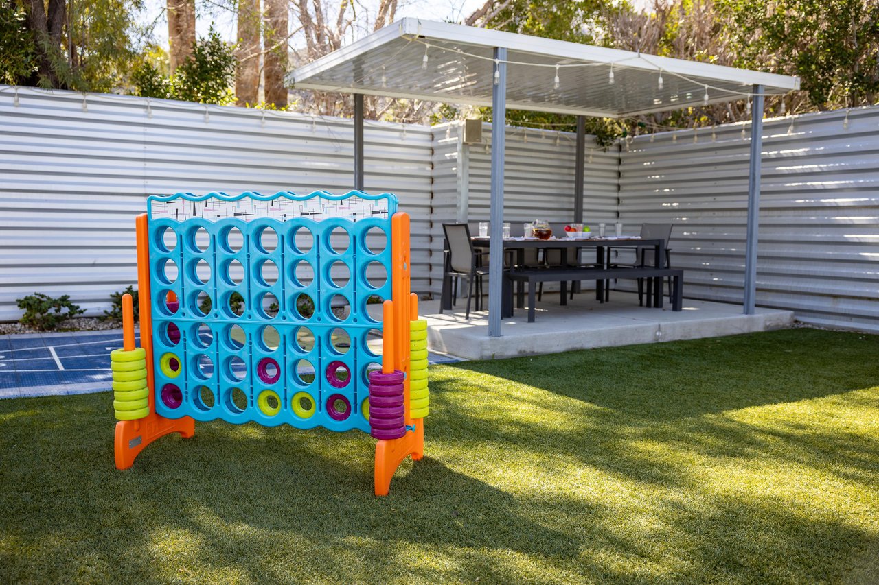 Giant connect four game