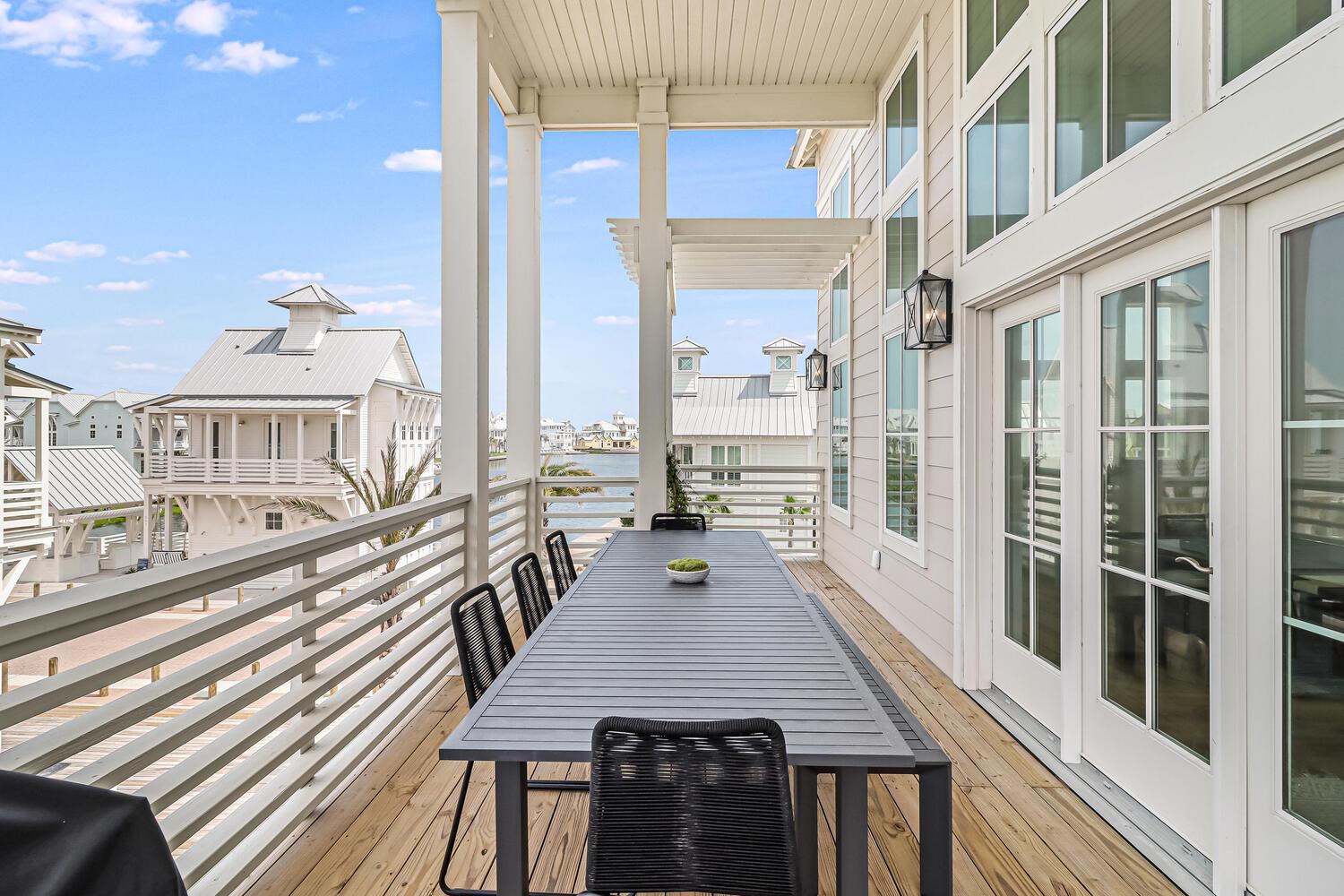 Outdoor Dining with Lake View, 2nd Floor