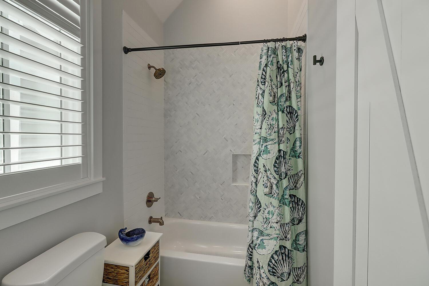 2nd Floor TwinQueen Bunk Room