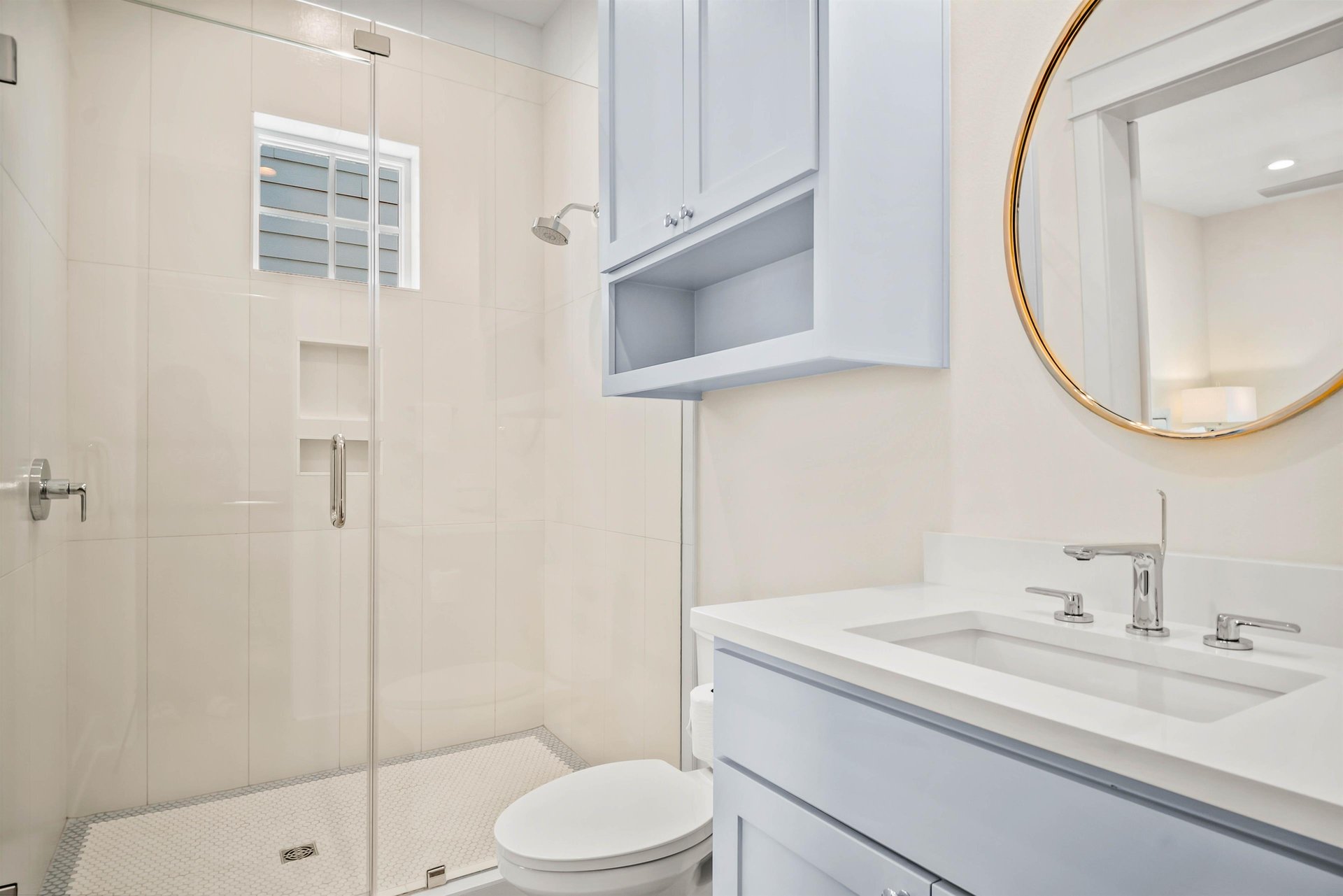 2nd King Bathroom, 1st Floor