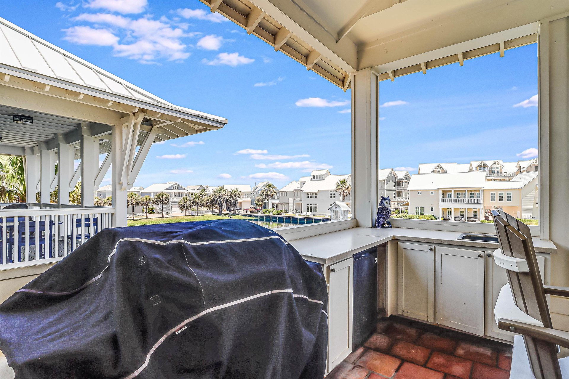 Outdoor Dining Area, 2nd Floor