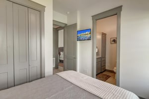 Queen Bedroom, 1st Floor