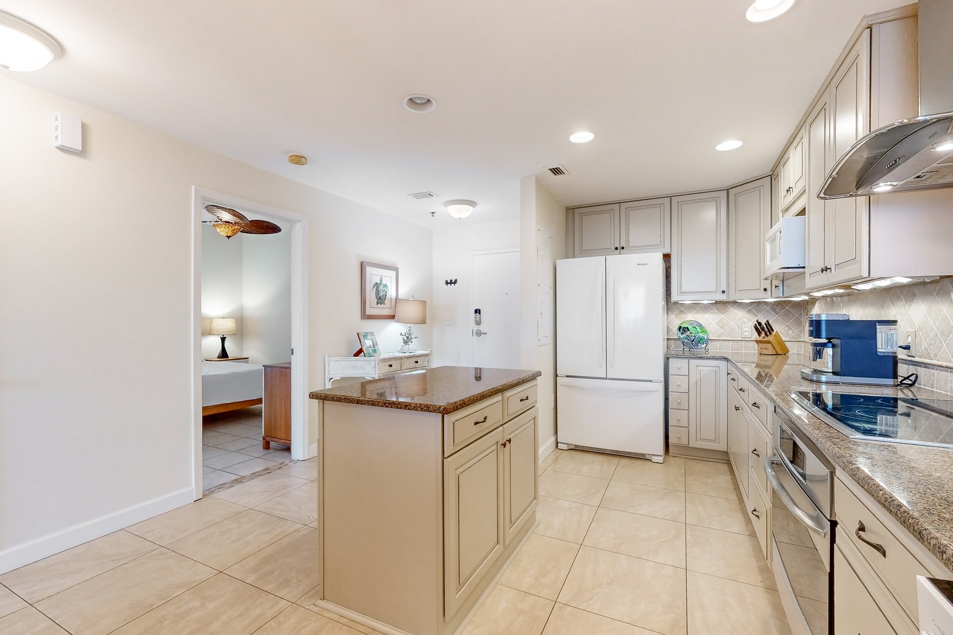 Palm Court Yacht Club 412 10