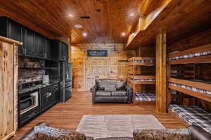 2 triple bunks, kitchenette w seating