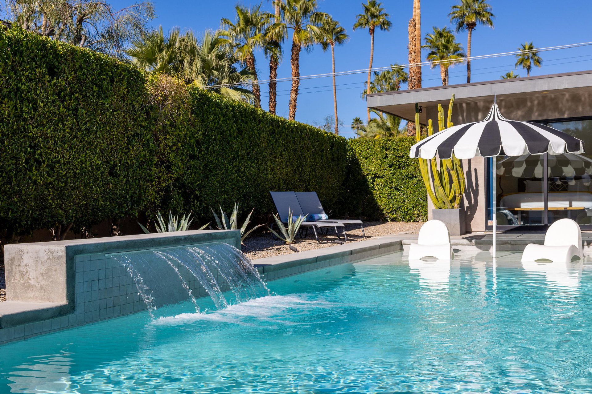 Soothing waterfall feature