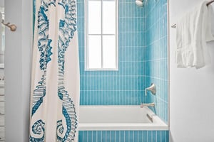 Primary Bathroom, 1st Floor