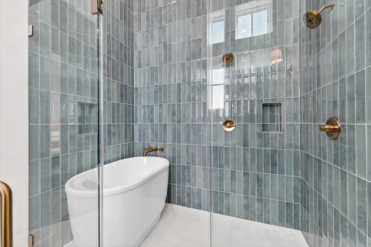 Primary King Bathroom, 2nd Floor