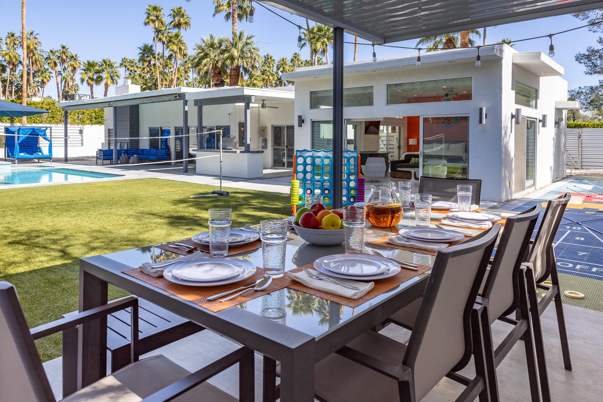 Al fresco dining for eight