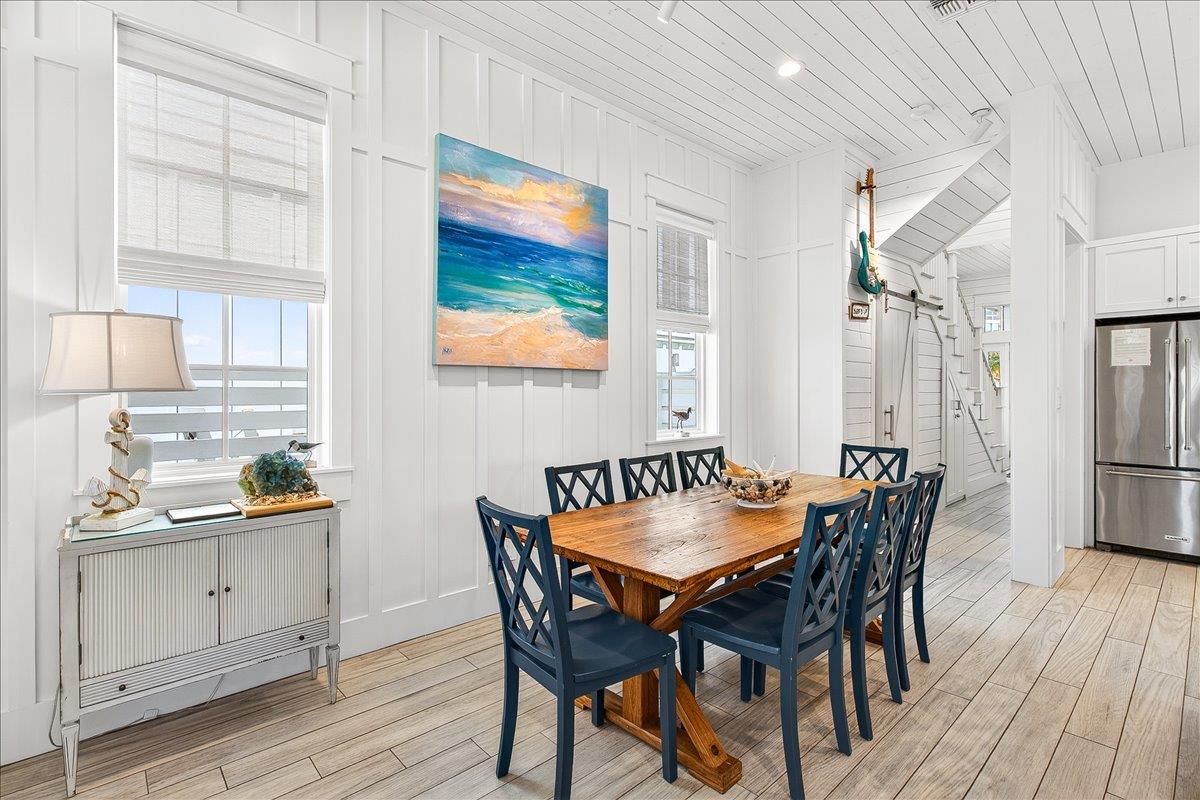 1st Floor, Dining Area