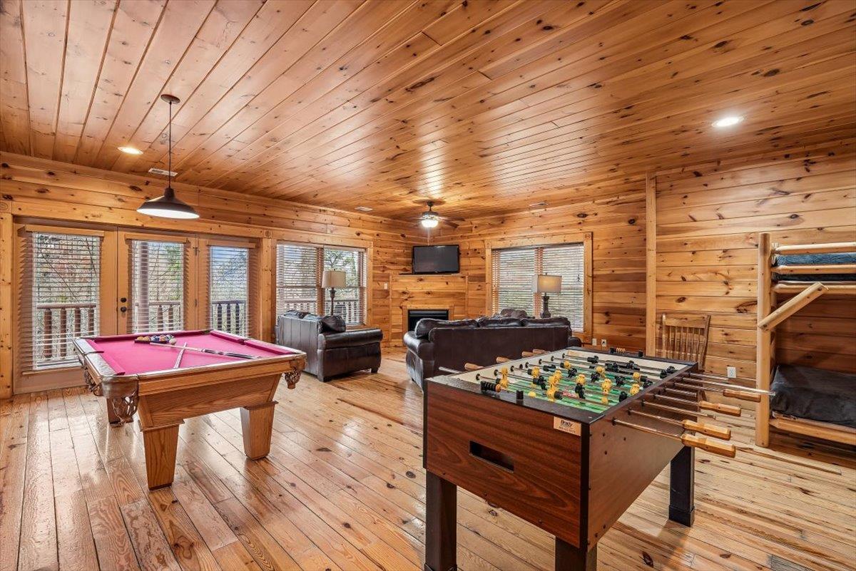 09Recreation Room