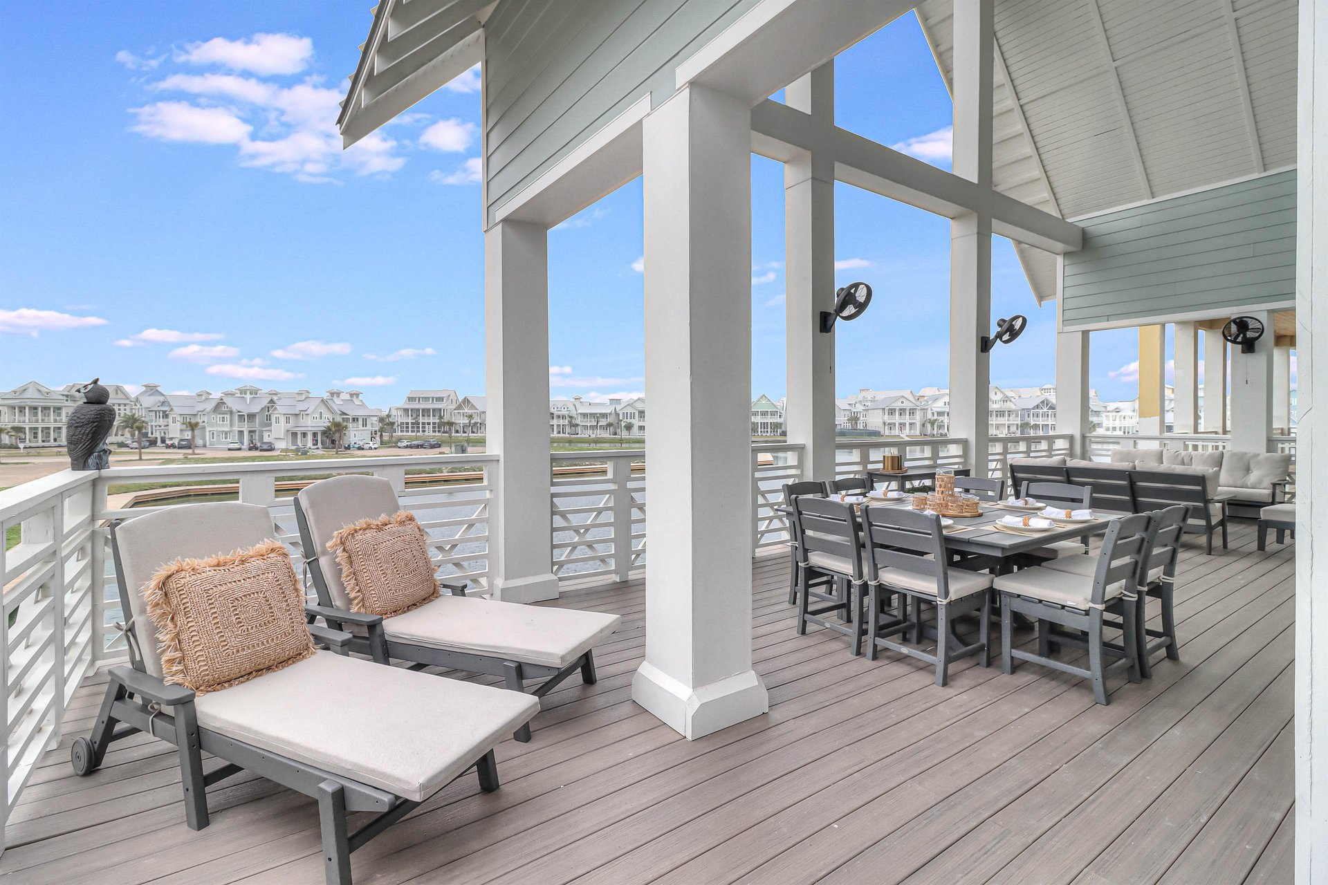 Sun Lounge on Lakeside Balcony, 2nd Floor