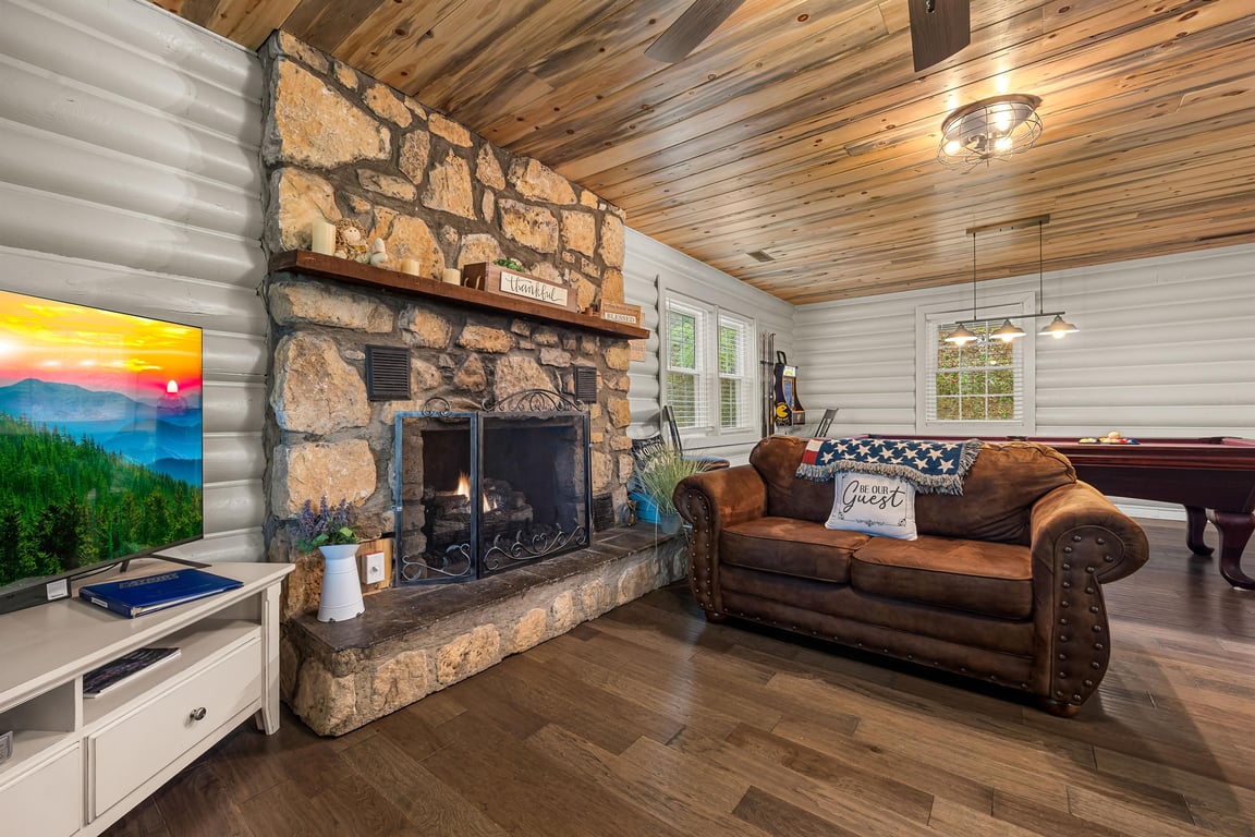 CREEKSIDE HIDEAWAY