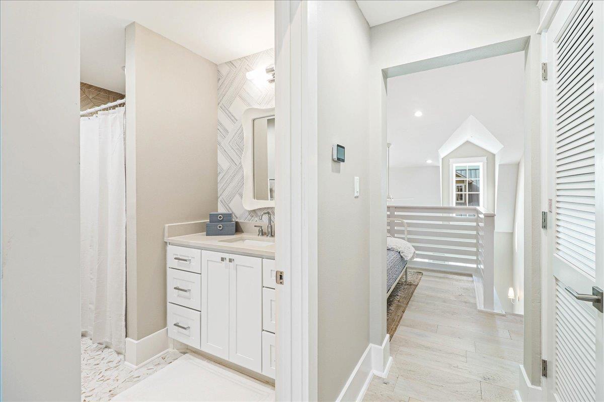 Shared Bathroom, 2nd Floor