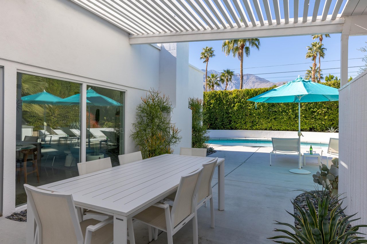 Al fresco dining for six