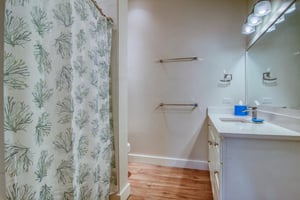 Ensuite Bunkroom Bathroom