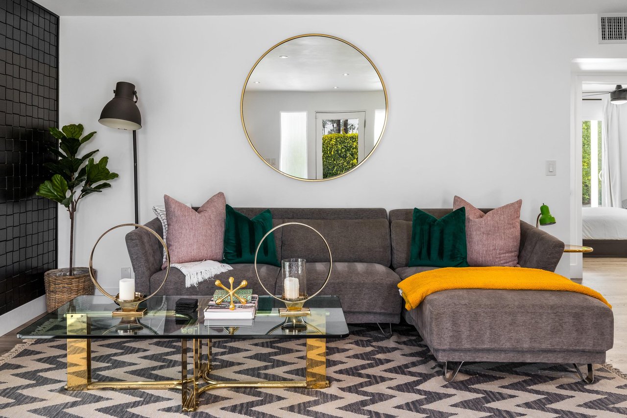 Cozy, modern couches and design elements eerywhere