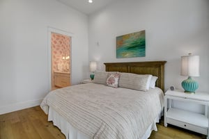 King Bedroom, 1st Floor