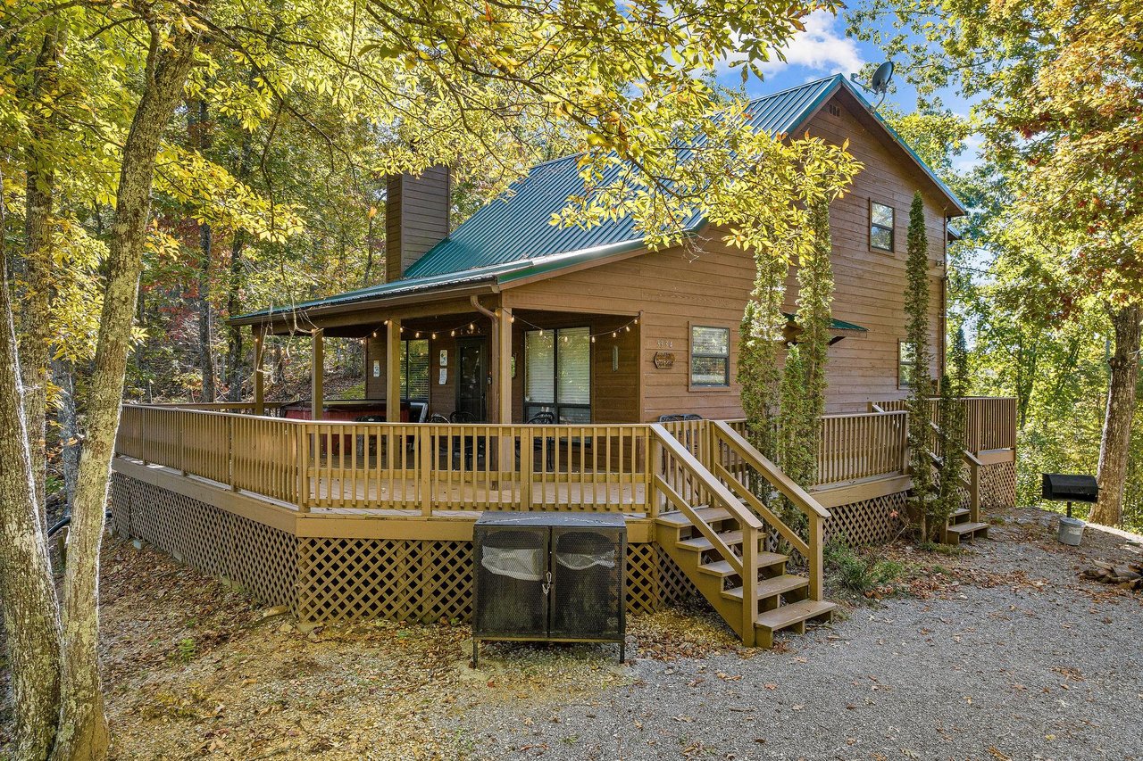 Frontside of Papa Bear cabin