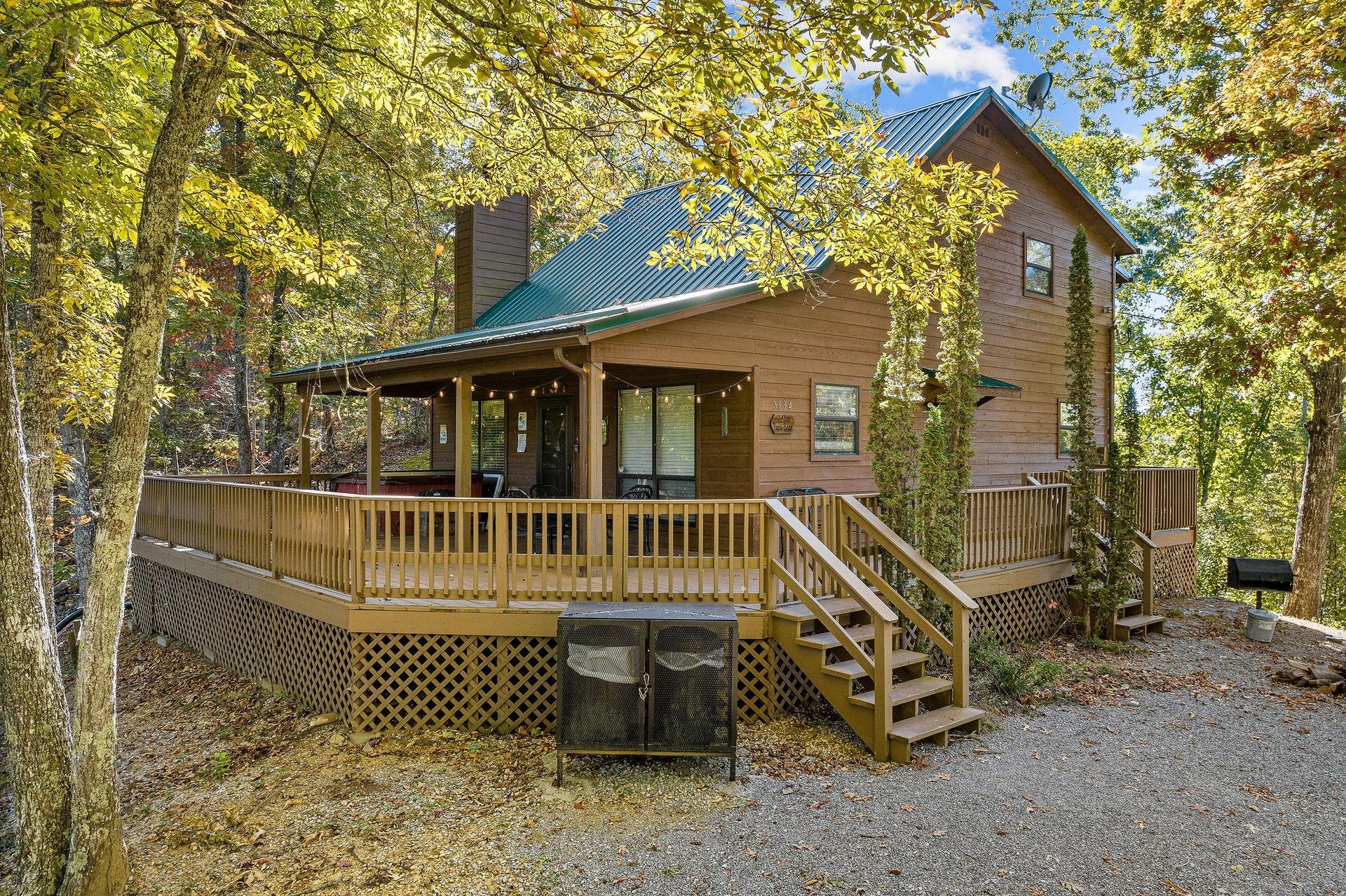 Frontside of Papa Bear cabin